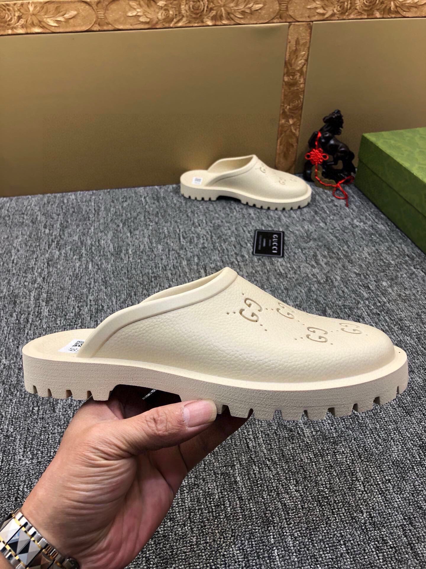 5WB243Z Popular Slippers