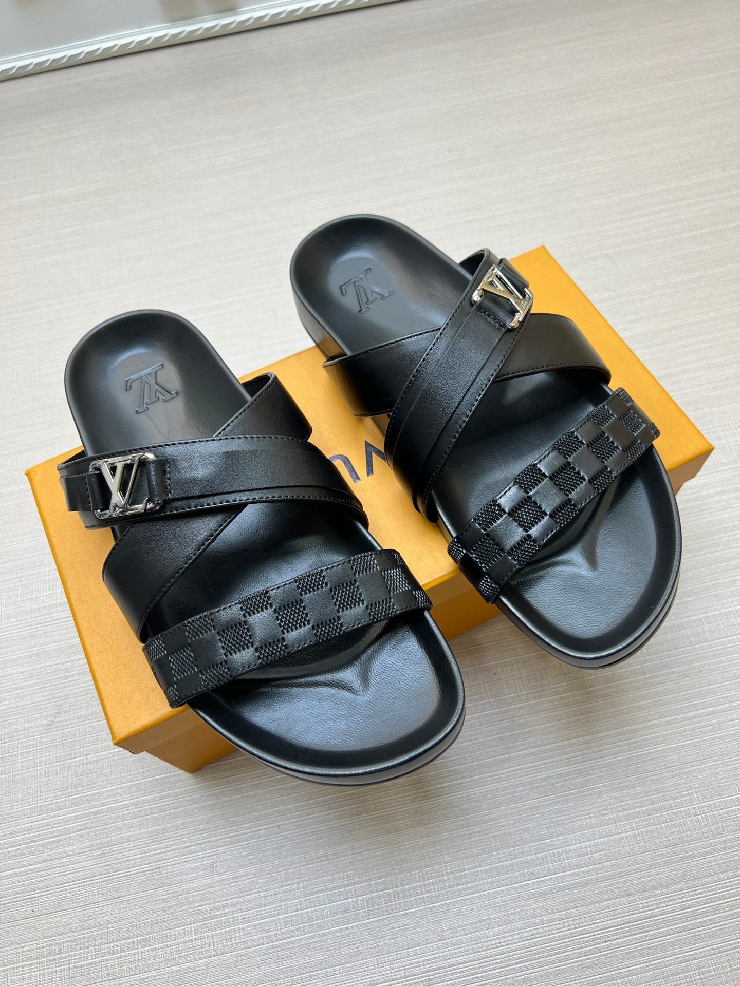 54E88Z Popular slippers