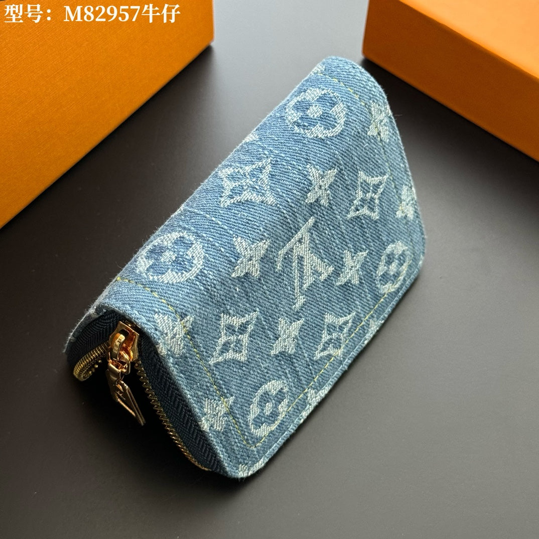 B1R56E3 Popular denim wallet ( with full packaging )