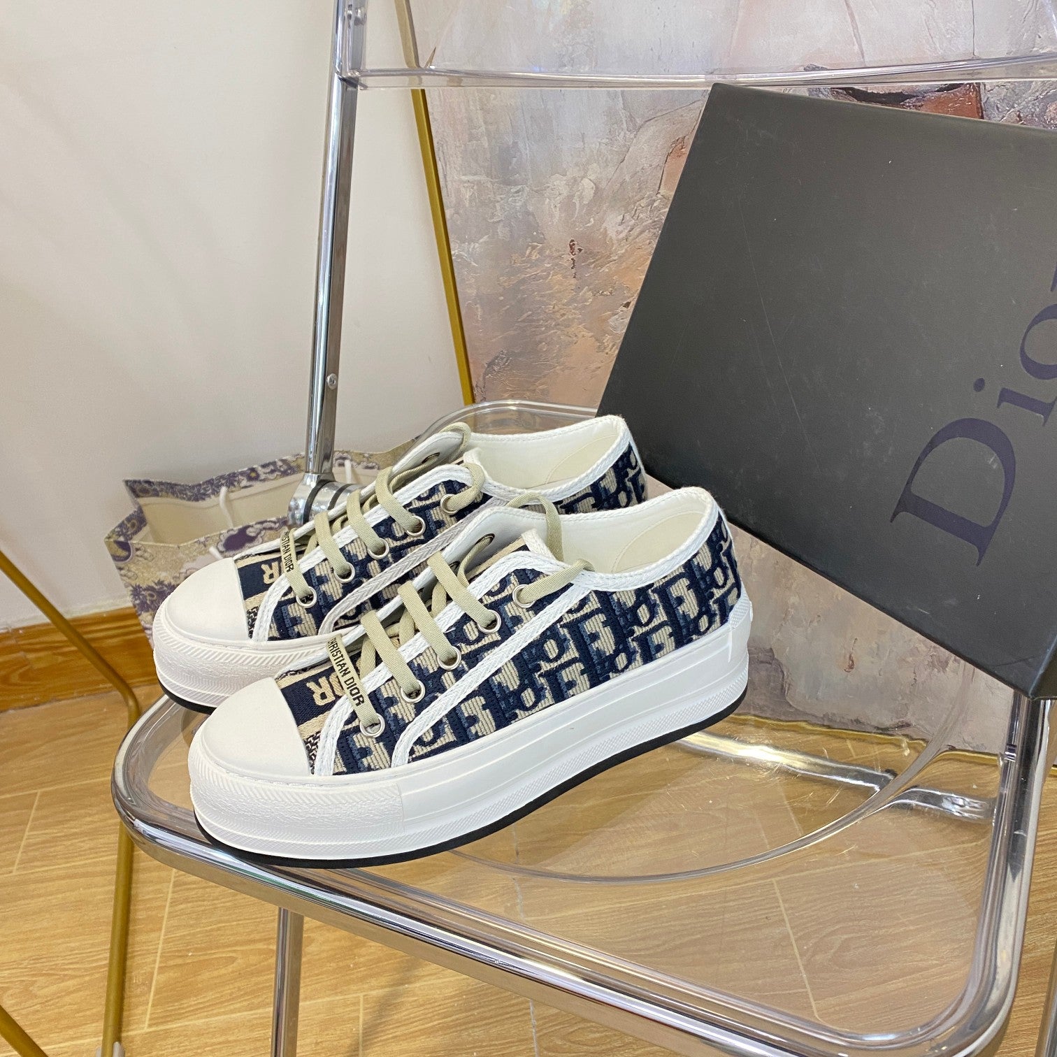 1XD67Z Popular shoes