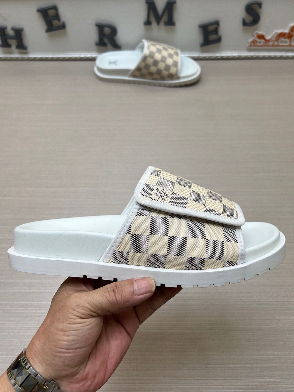 5WE245Z Popular Slippers