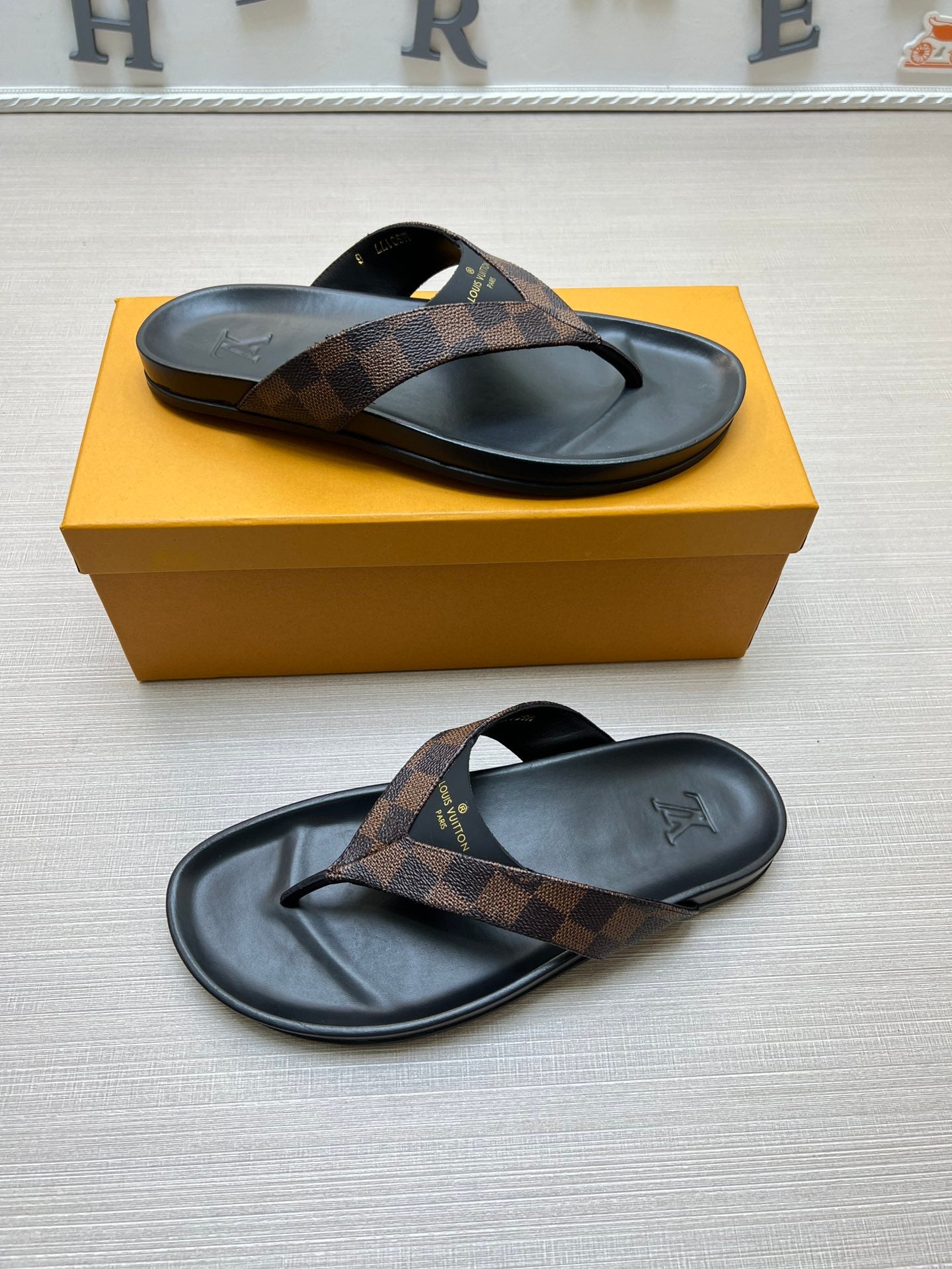 54E85Z Popular slippers