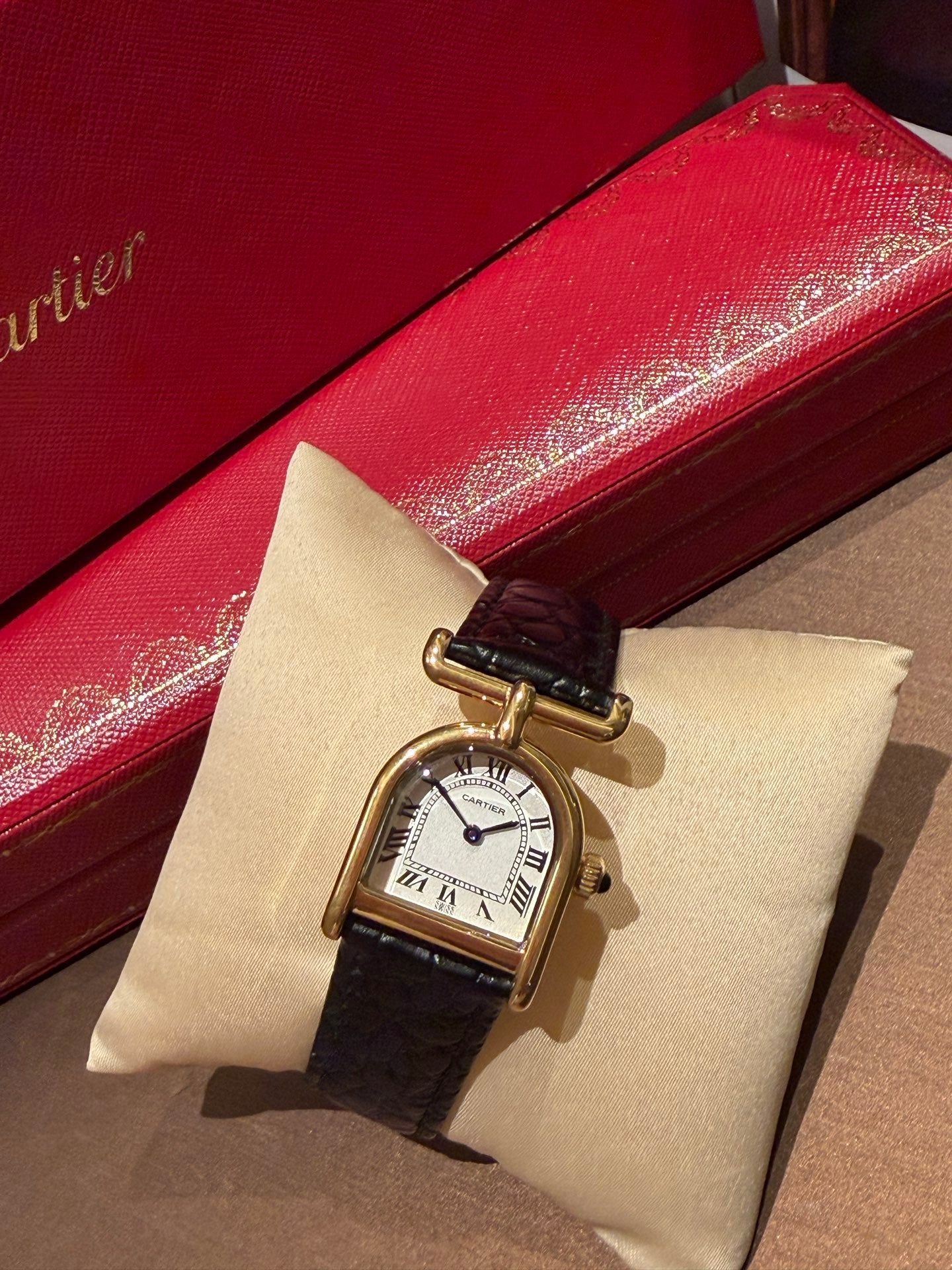 L1R36K104 Popular Watches (The total length of the watch is 23.5cm)