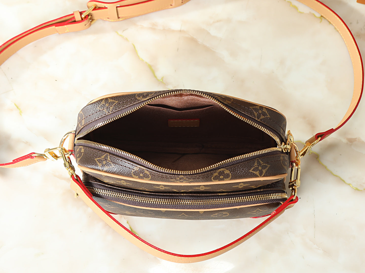 146PE108B Popular leather bag
