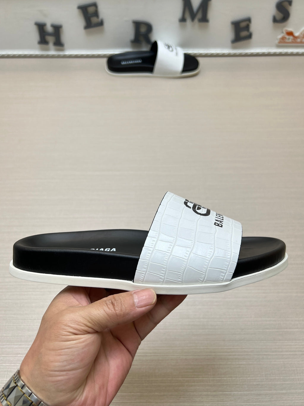 54J99Z Popular slippers