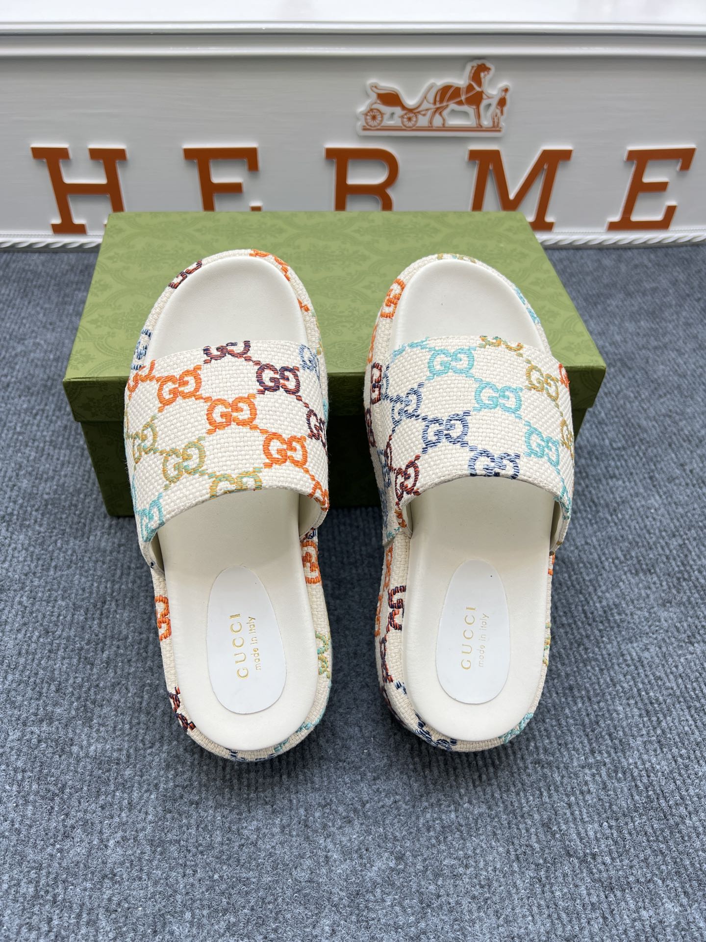 5YB72Z Popular leather sandals