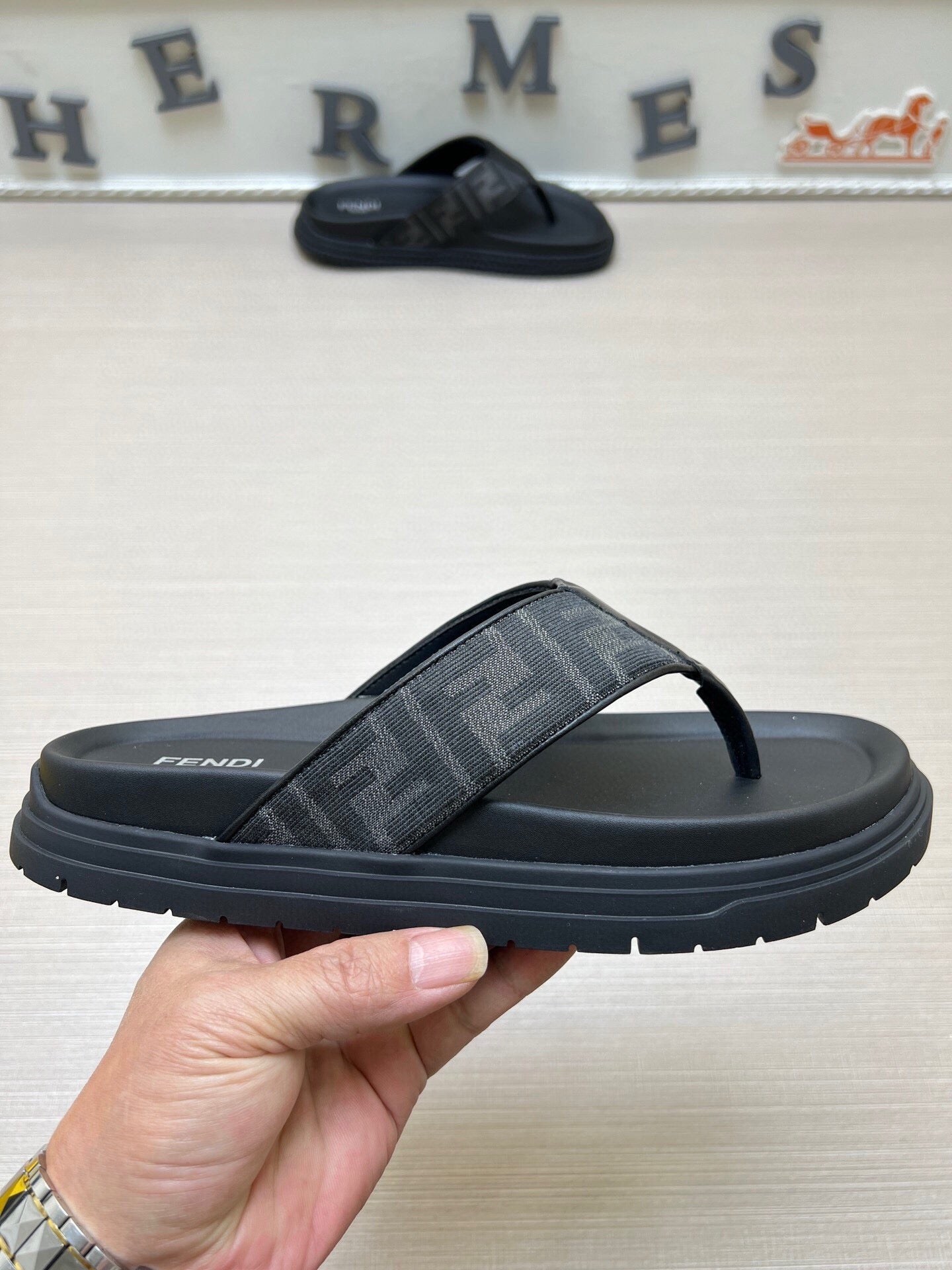 5LF222Z Popular Slippers
