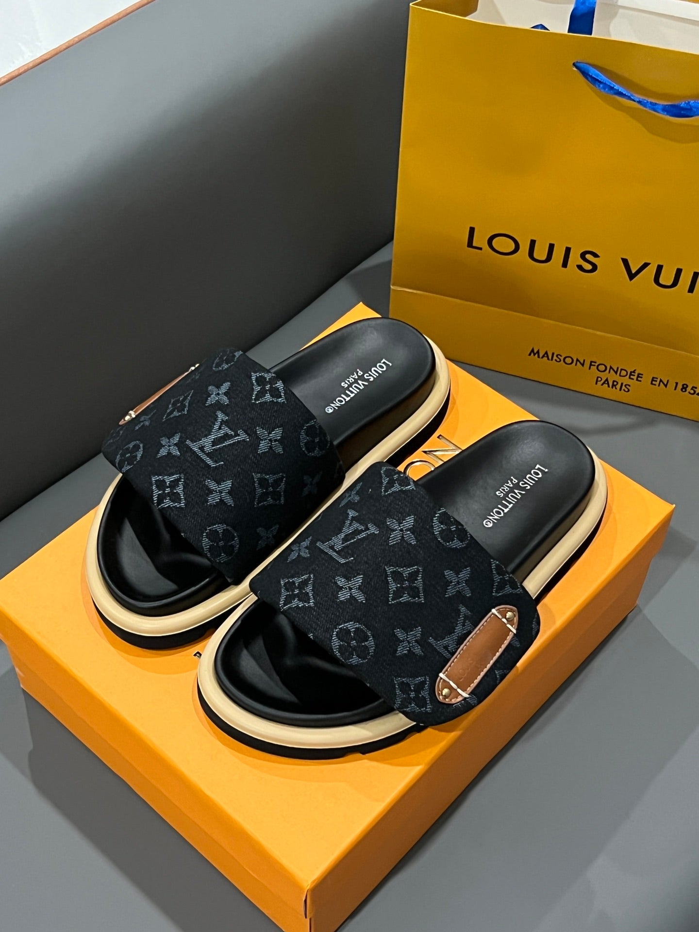 14E73Z Popular Slippers