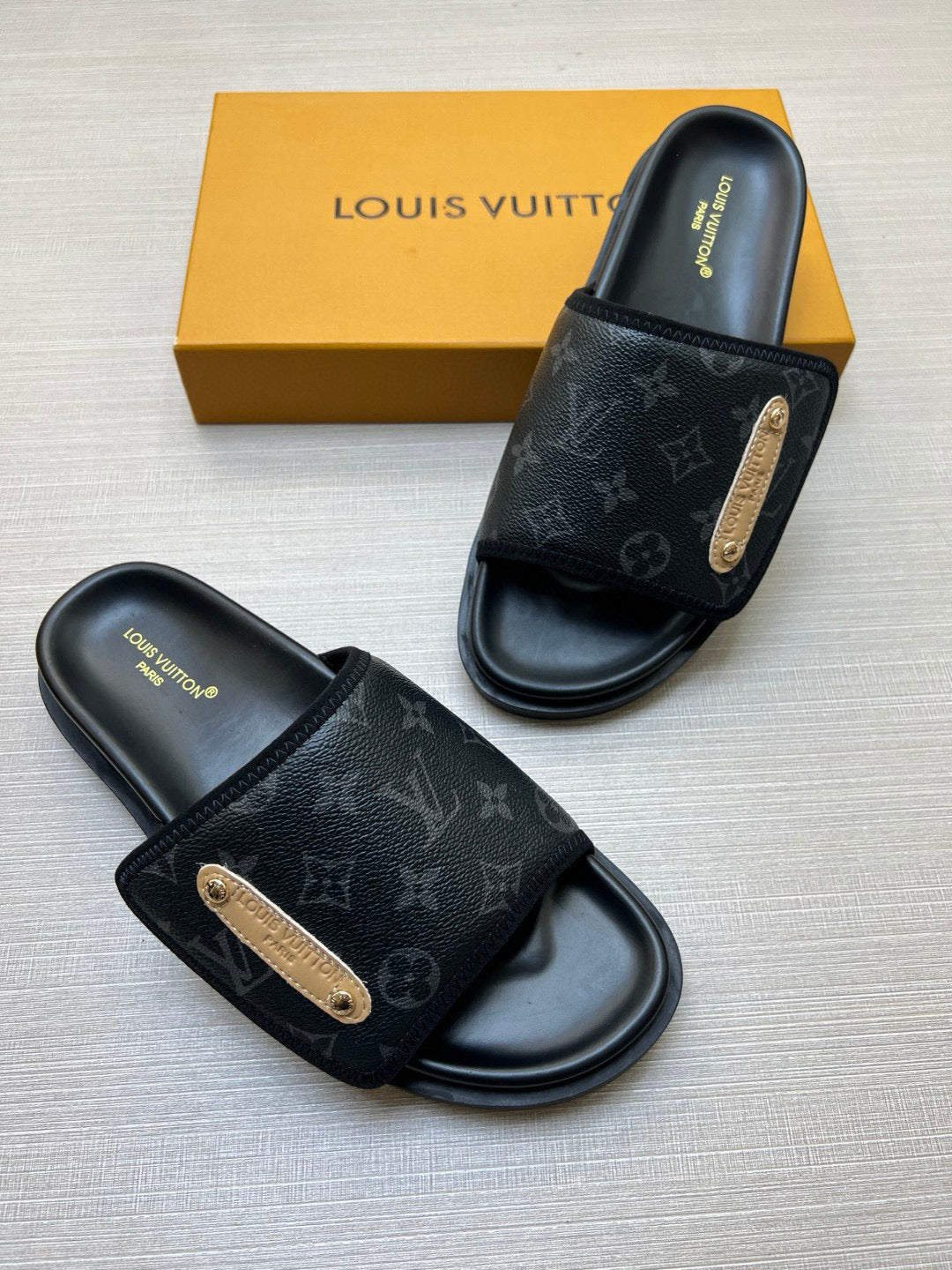 575NE6Z  Popular Slippers