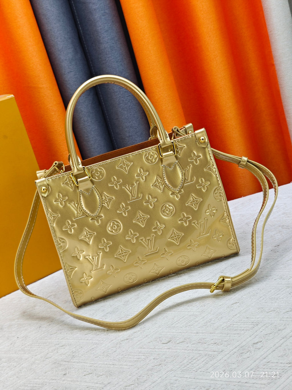 136PE35B Popular leather bag