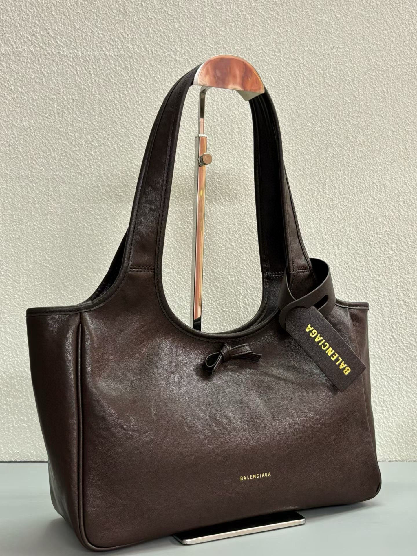 B1P46J143 Popular leather bags