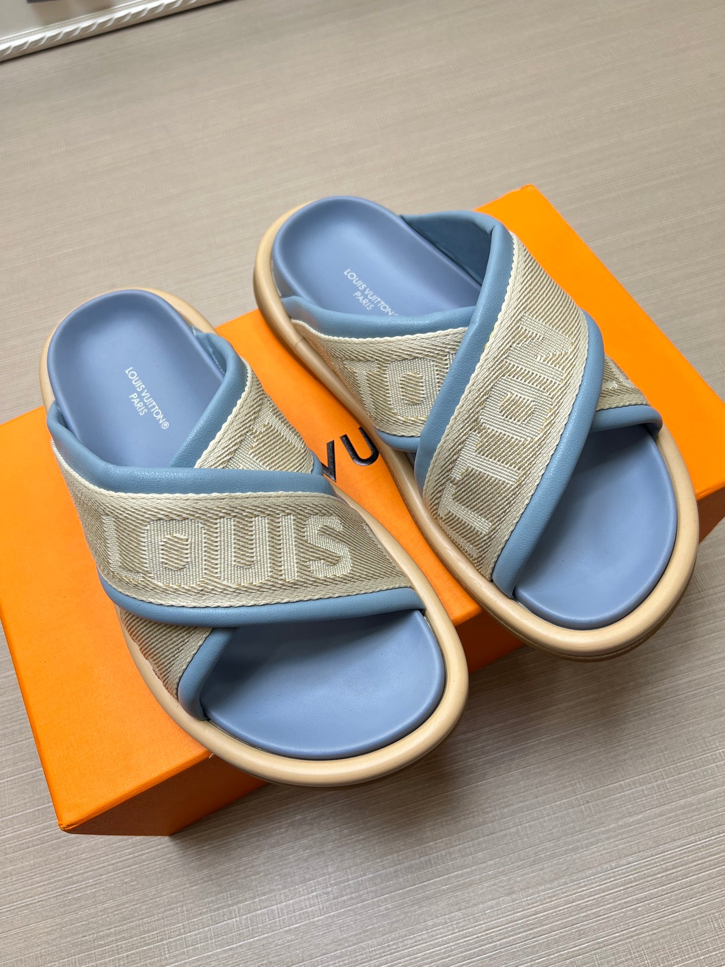 535ZE270Z Popular Slippers