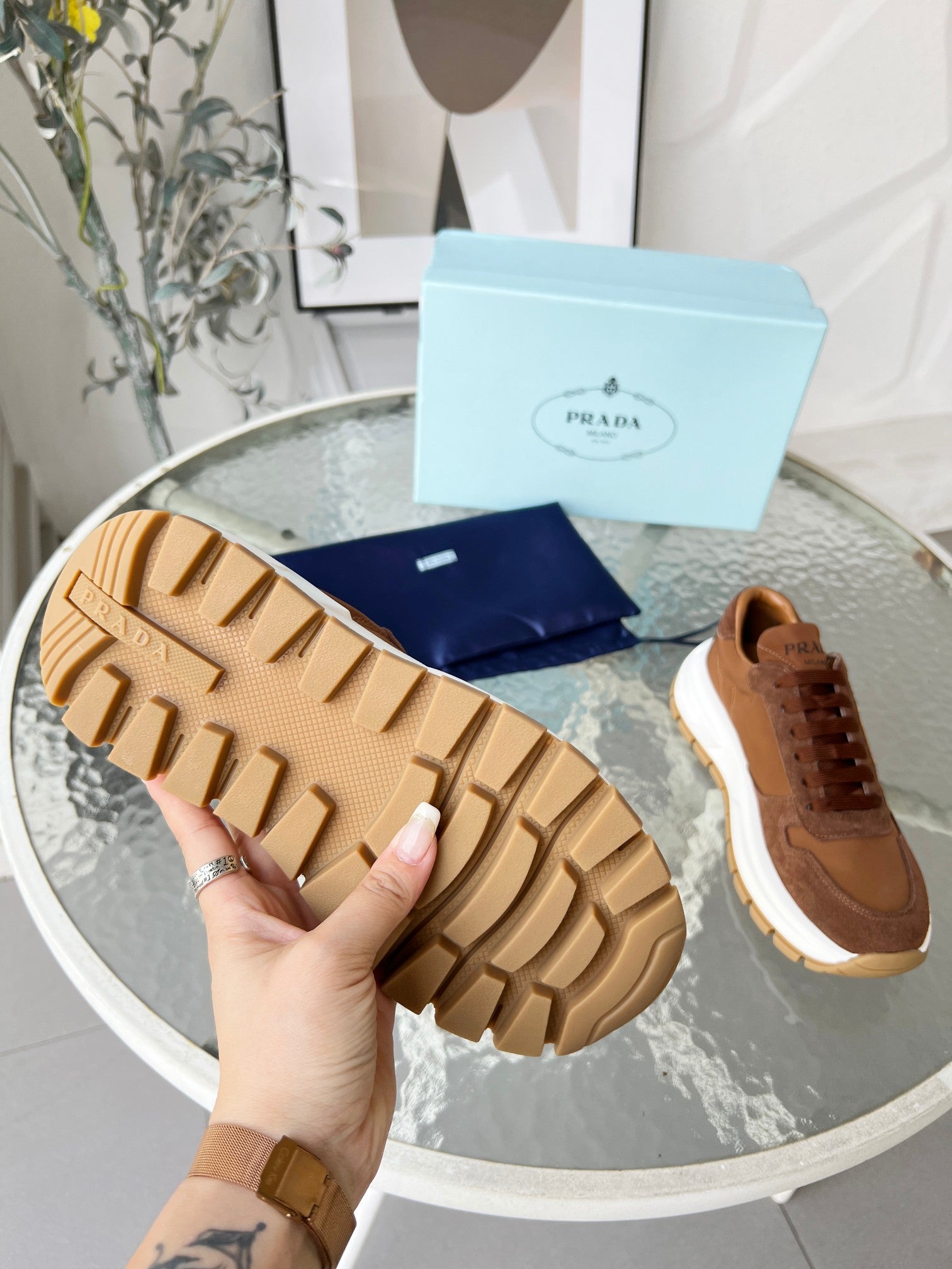 2LPD5X  Popular high-quality shoes