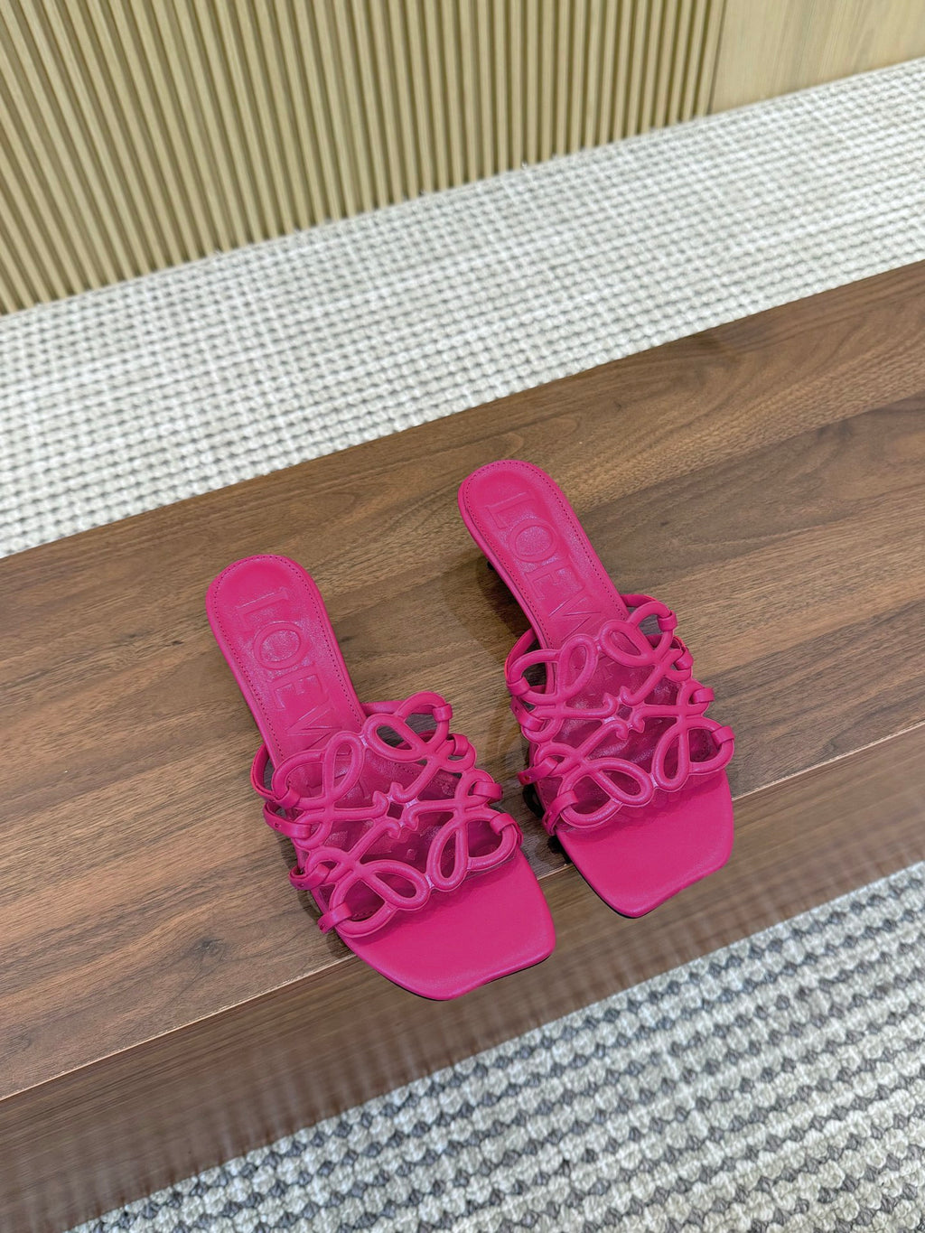 255QA33Z Popular  leather Slippers