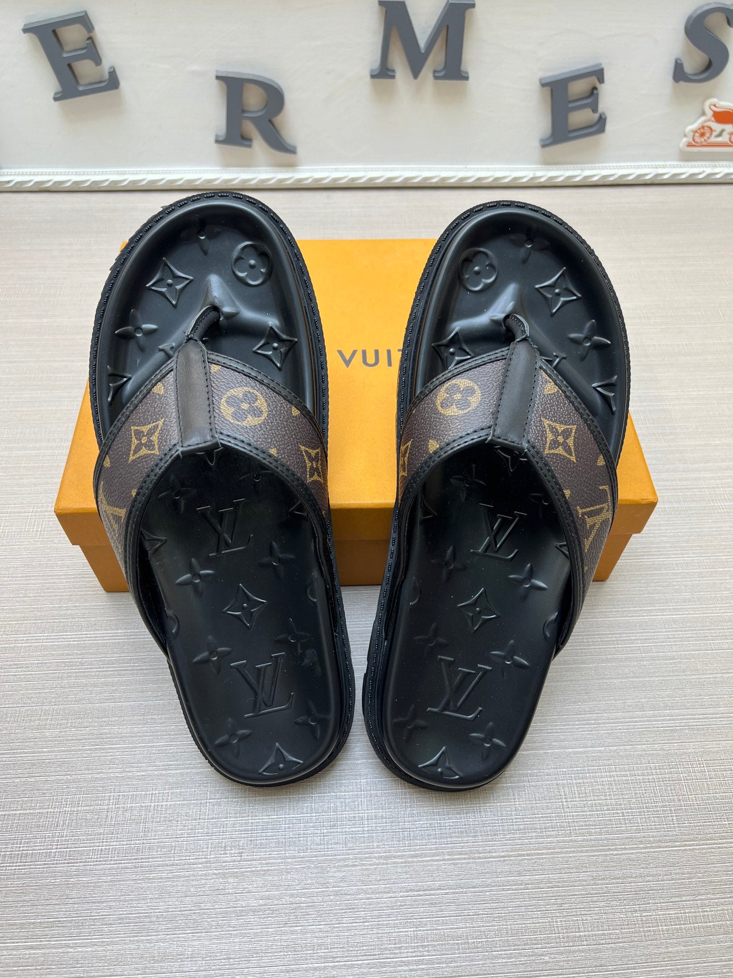 535ZE303Z Popular Slippers