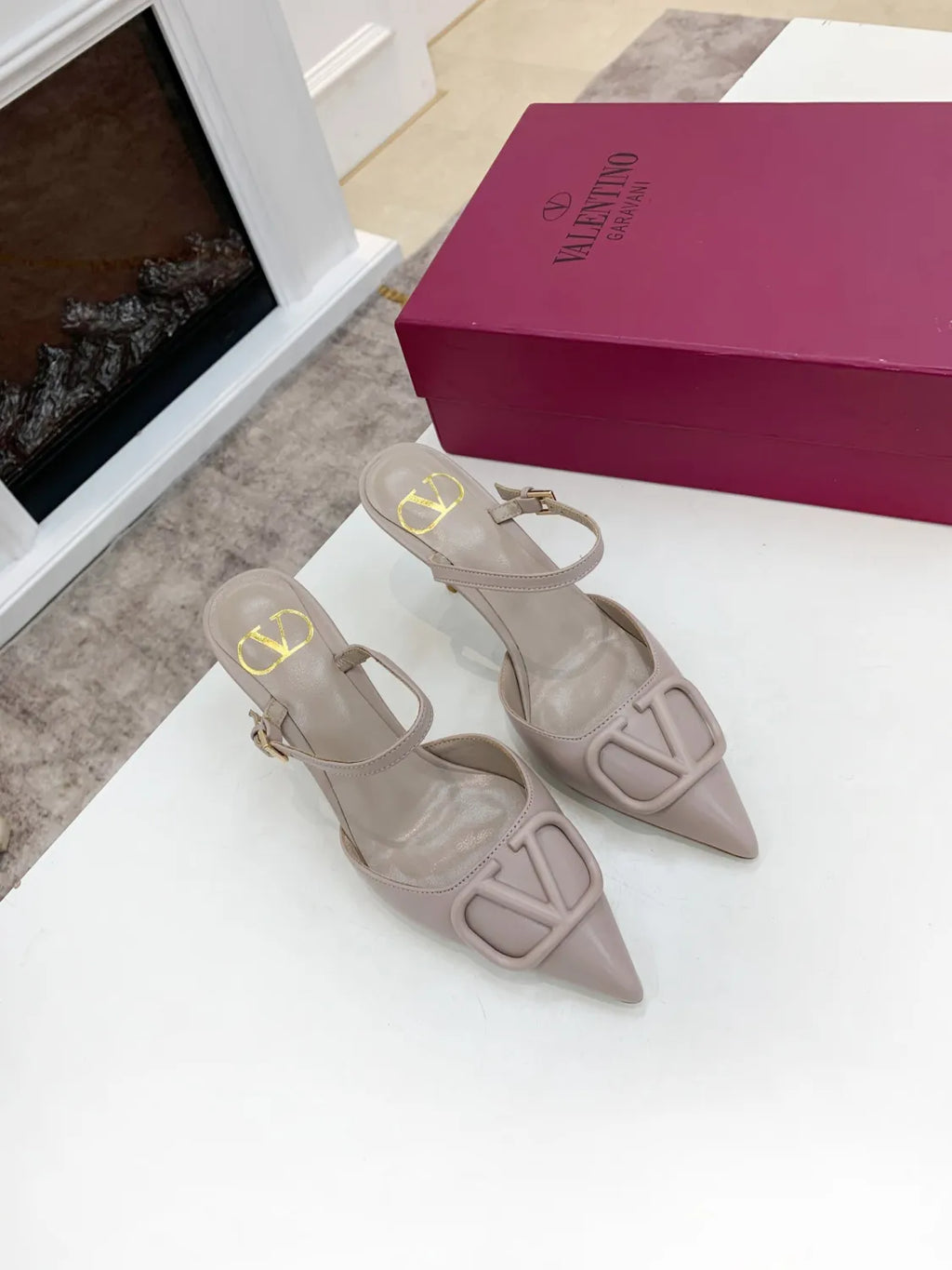2YVL28Z Popular leather  High heels