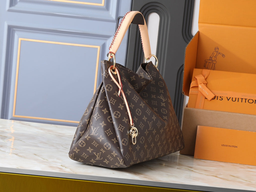 146PE65B Popular leather bag