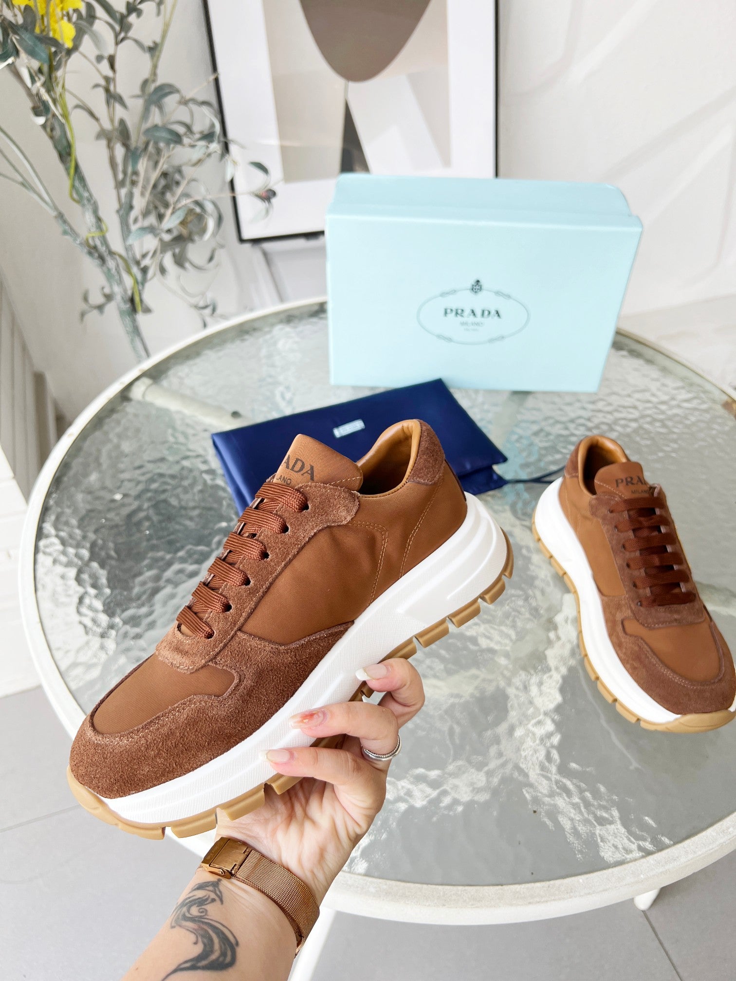 2LPD5X  Popular high-quality shoes