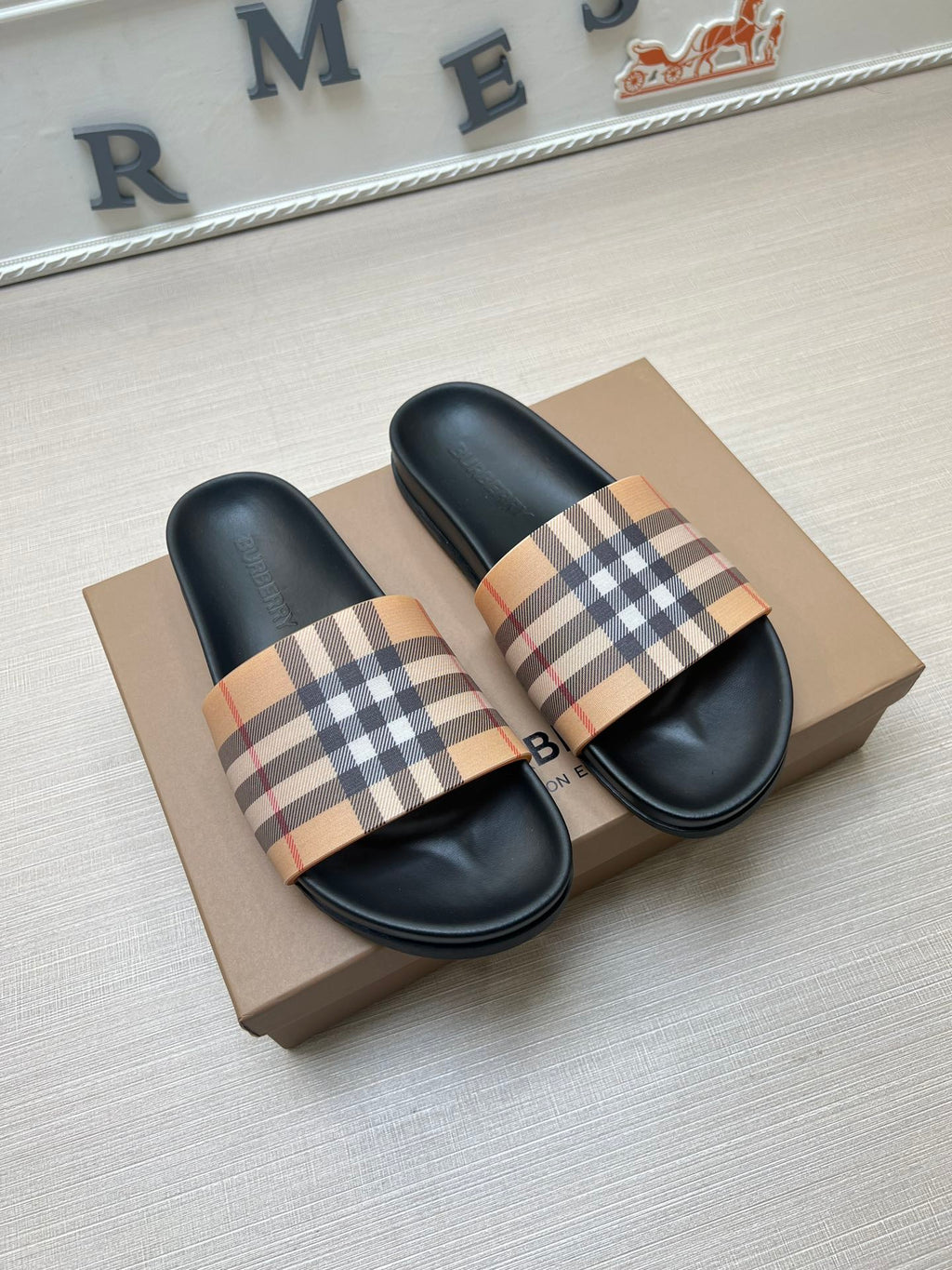 54R119Z Popular slippers