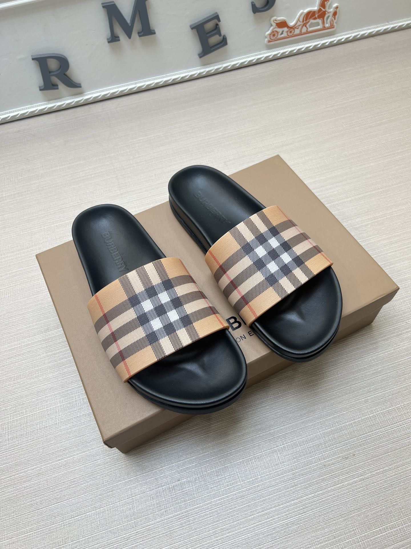 54R119Z Popular slippers