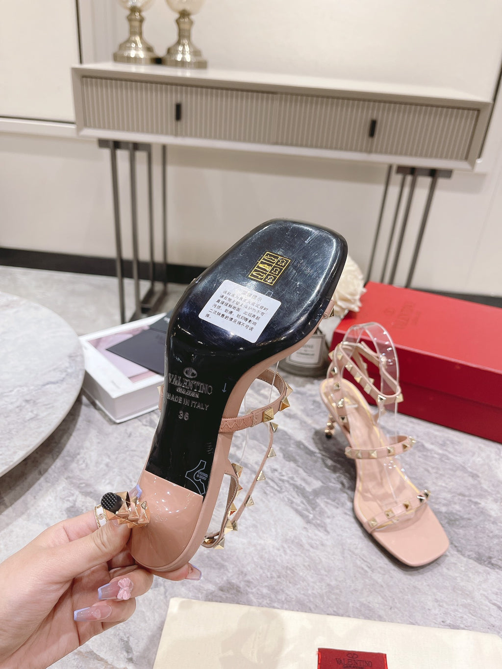 255QVL54Z Popular leather High heels