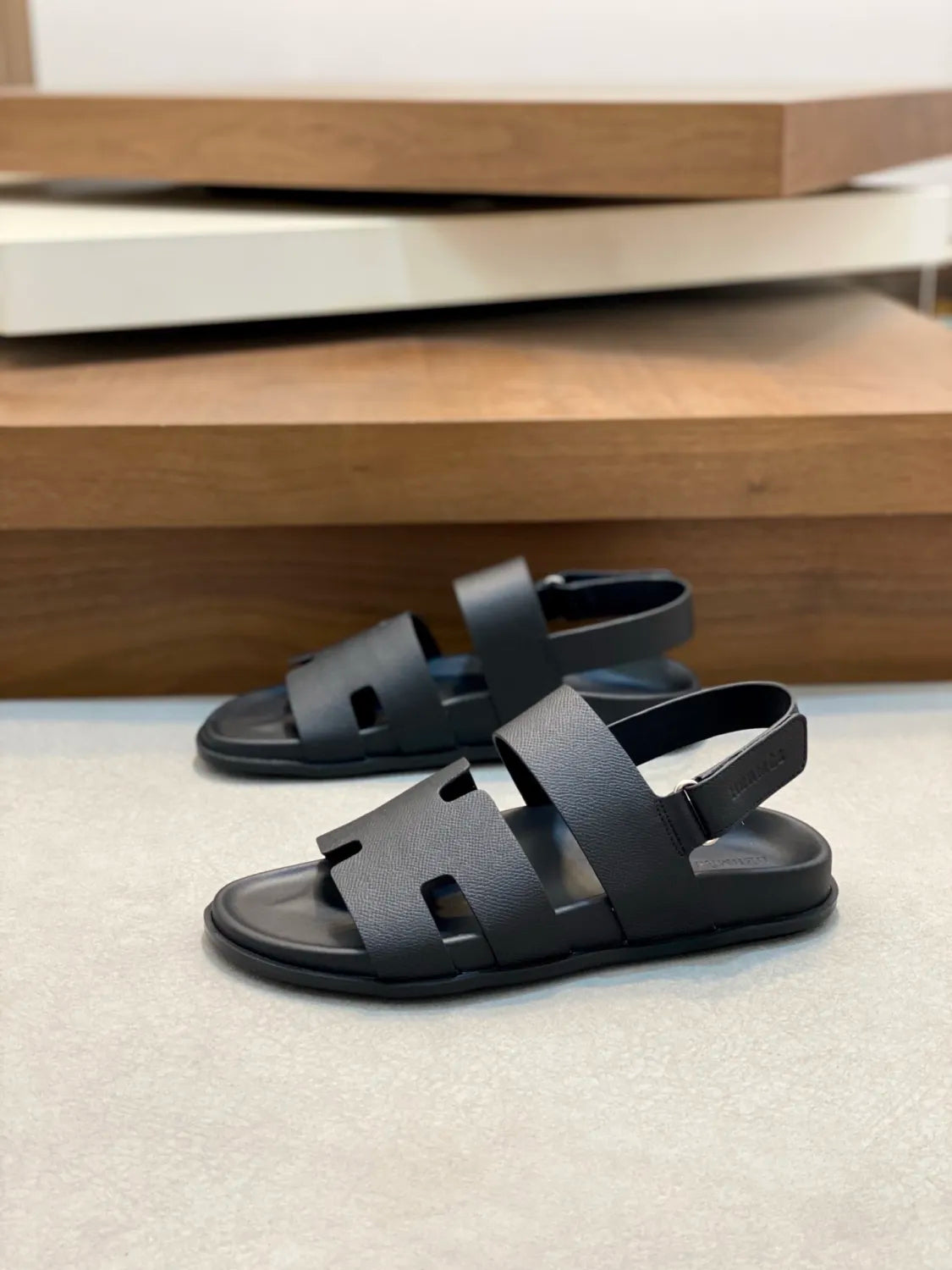 Z2P36H19 Popular high-quality leather Shoes