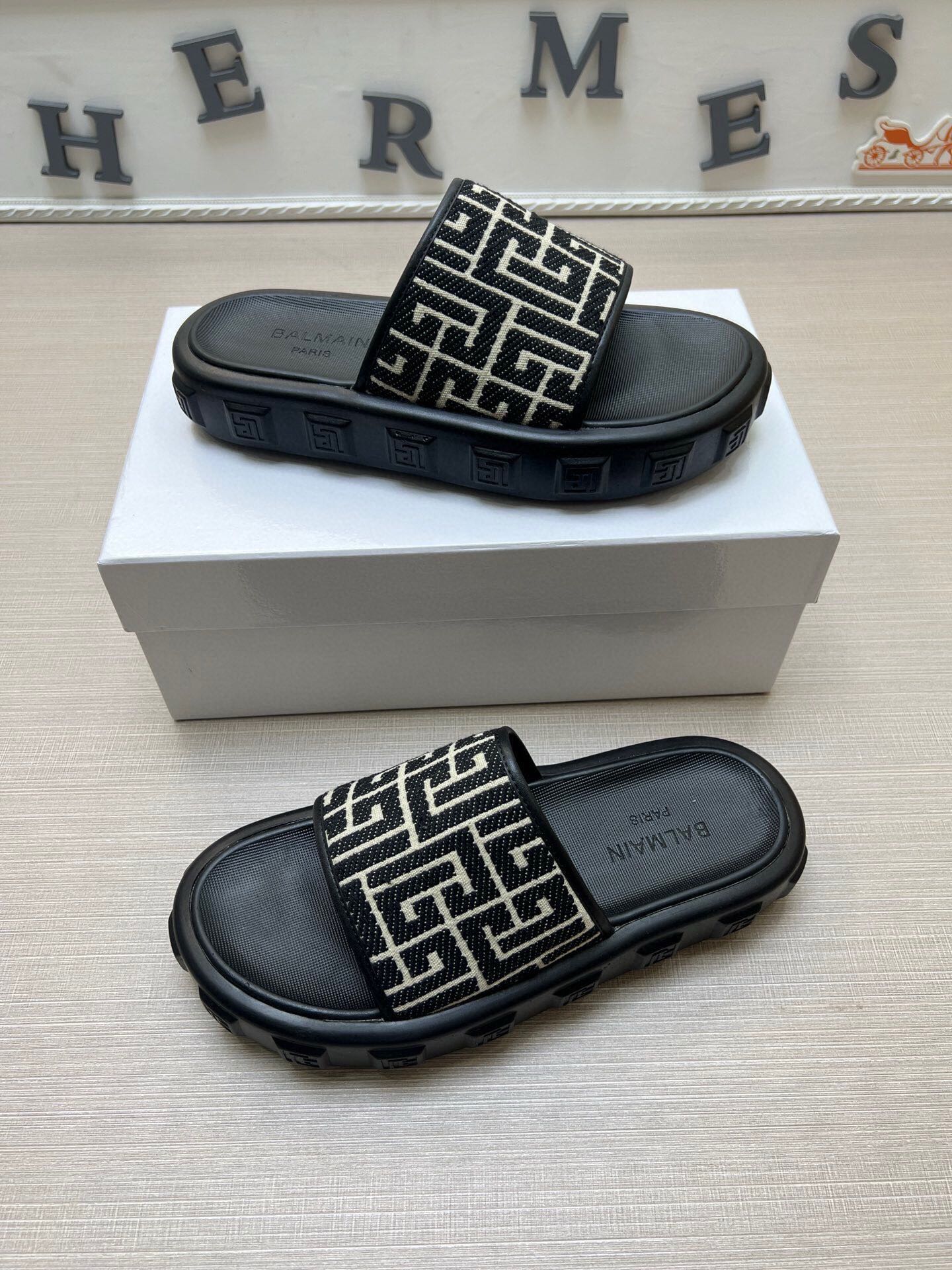 54A21Z Popular slippers