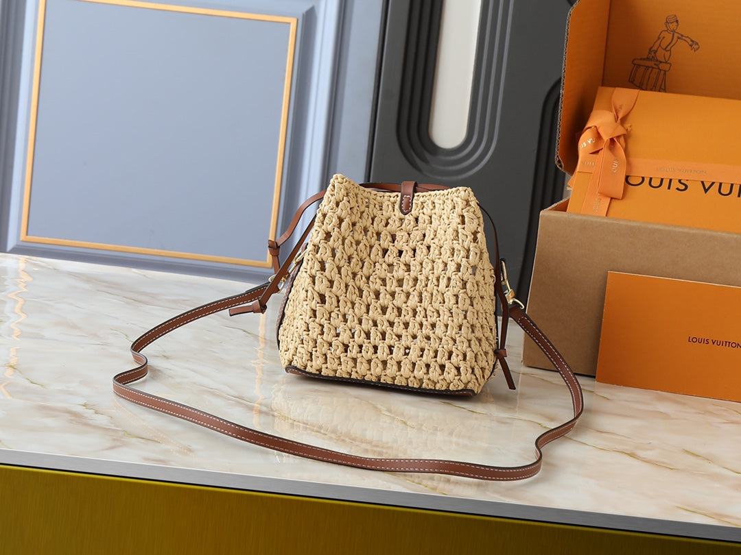 B1P46E114 Popular woven bag