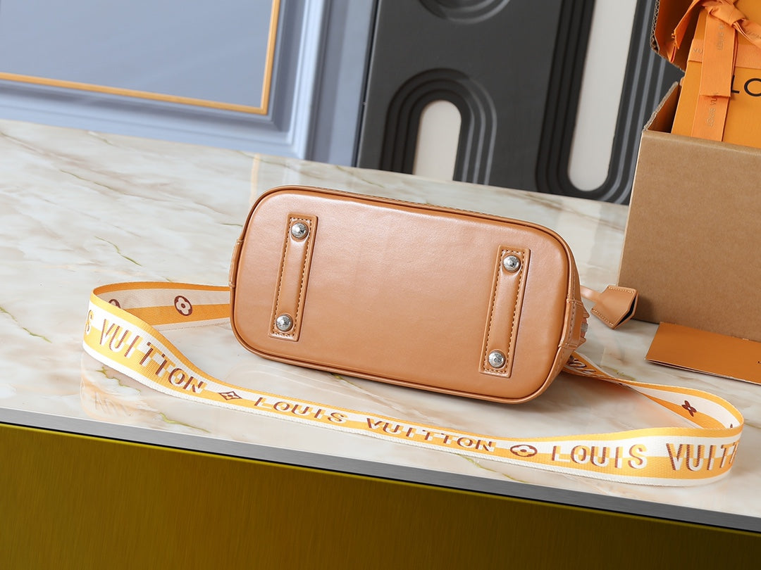 146PE102B Popular leather bag