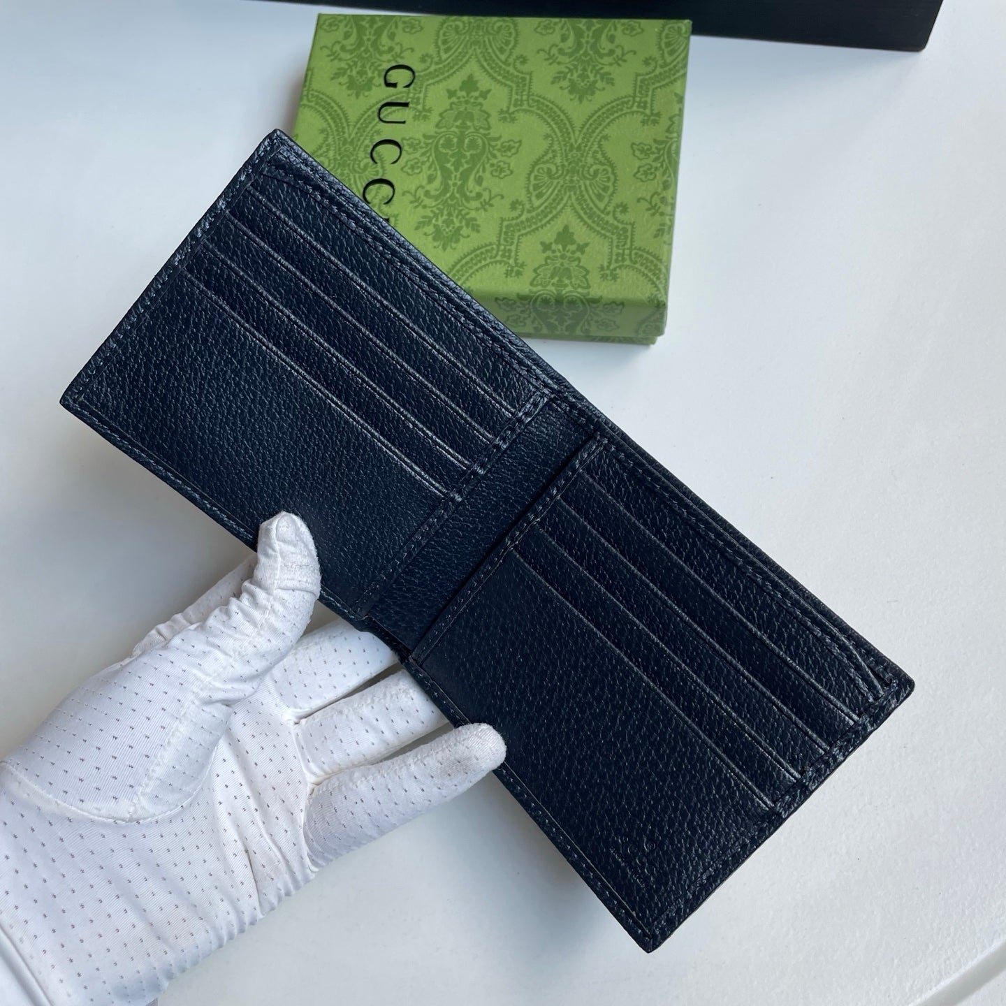 146XB7B Popular leather wallets ( with full packaging )