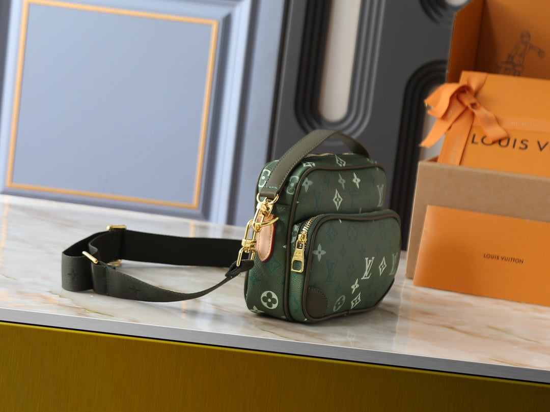 146PE110B Popular leather bag