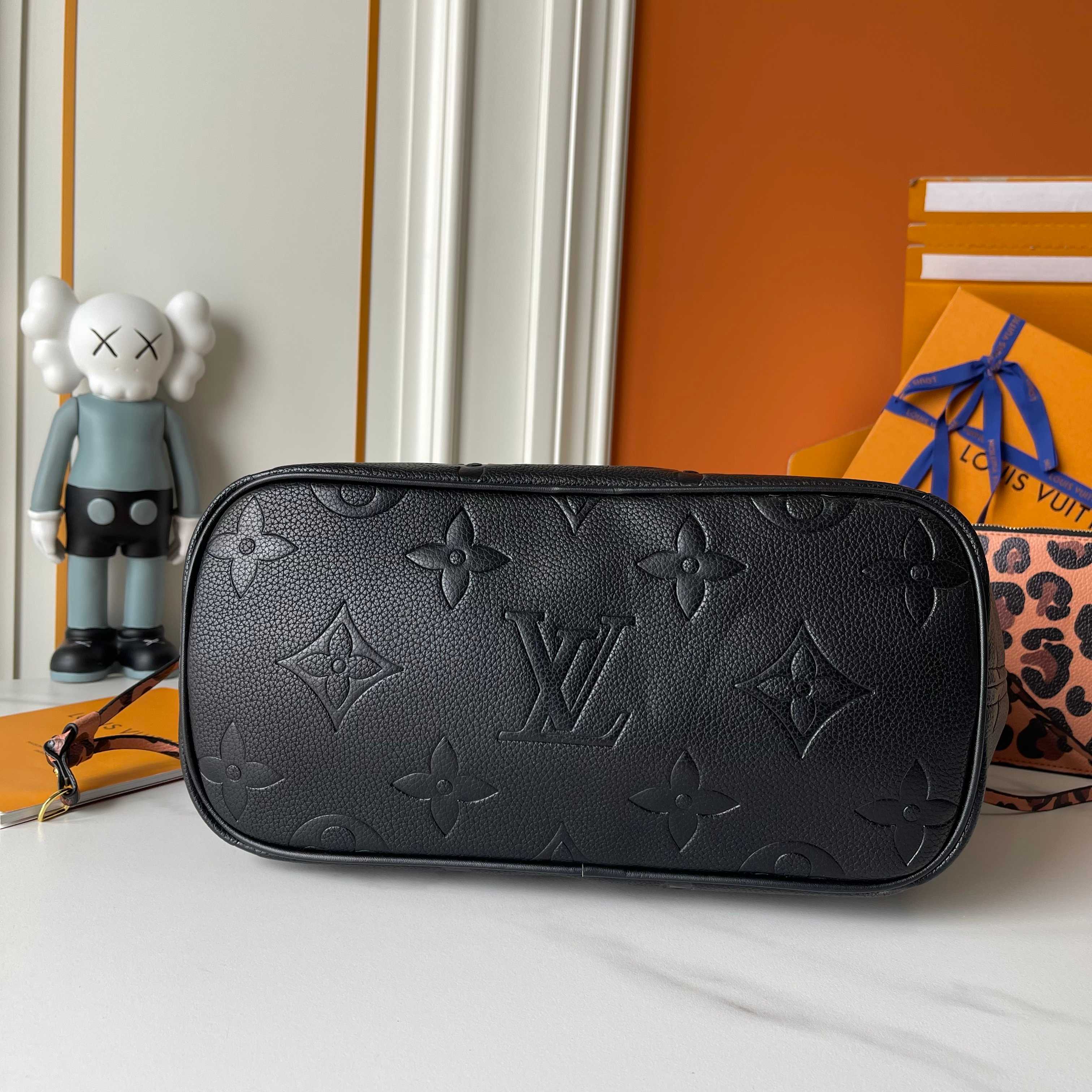 146PE93B Popular leather bag