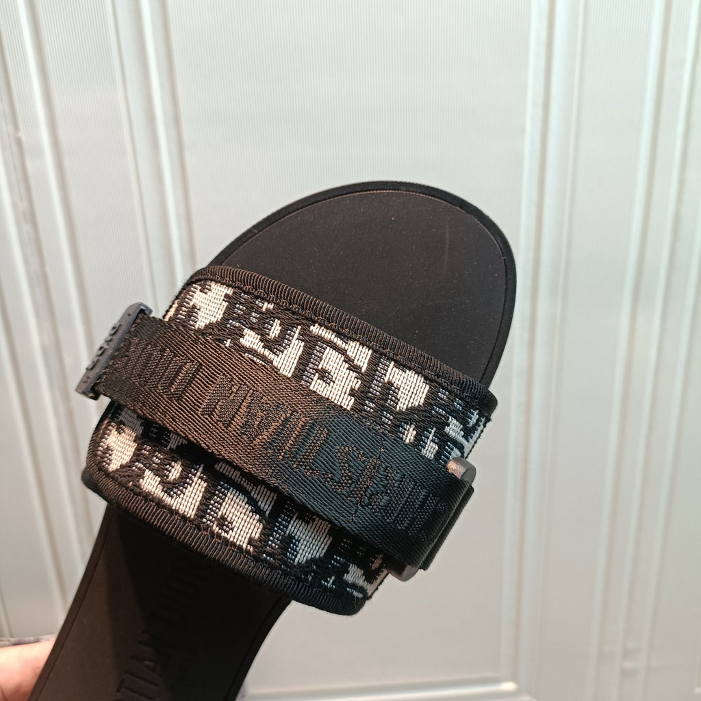 14D20Z Popular Slippers