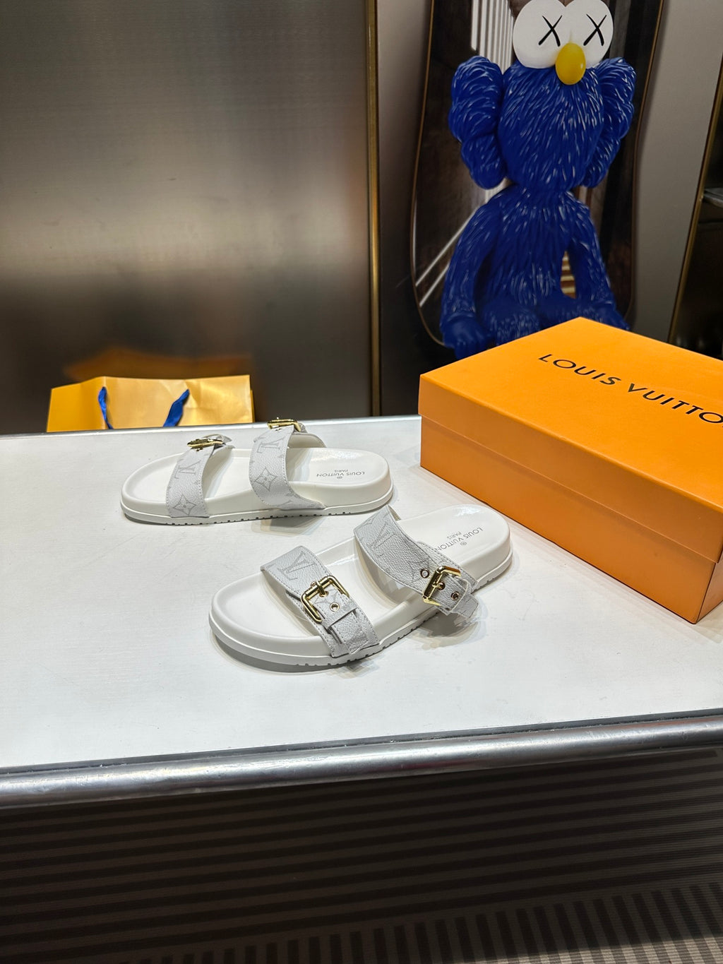 14E10Z Popular sandals