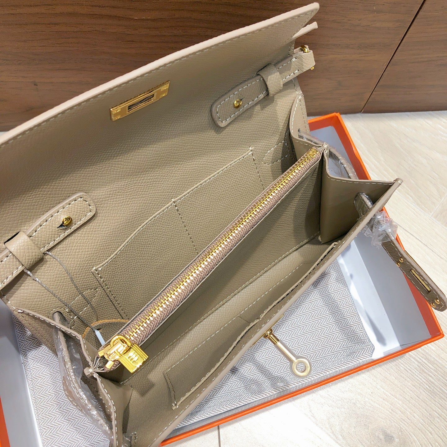 B1X66H11 Popular high-quality leather bag