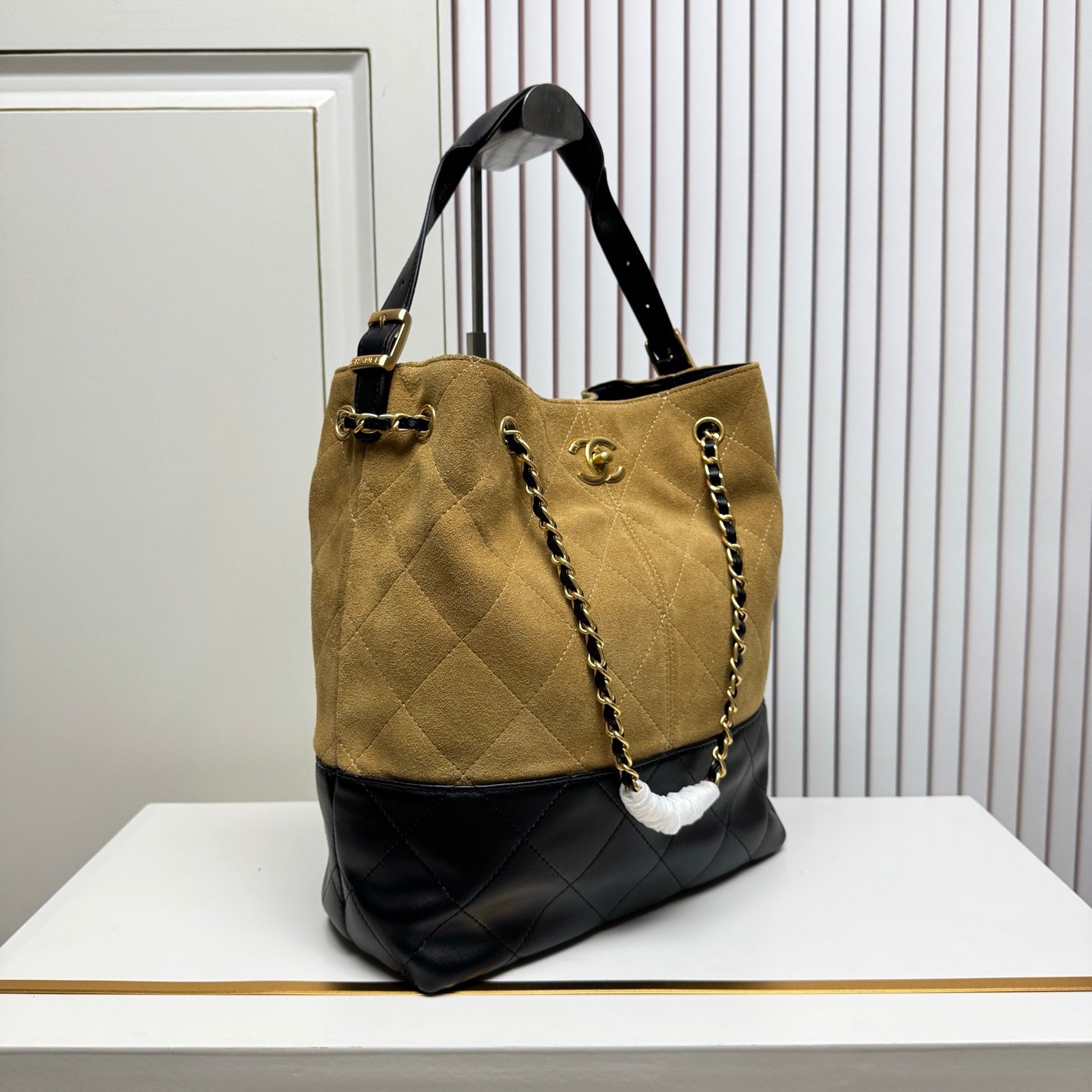 146PC19B Popular leather bag