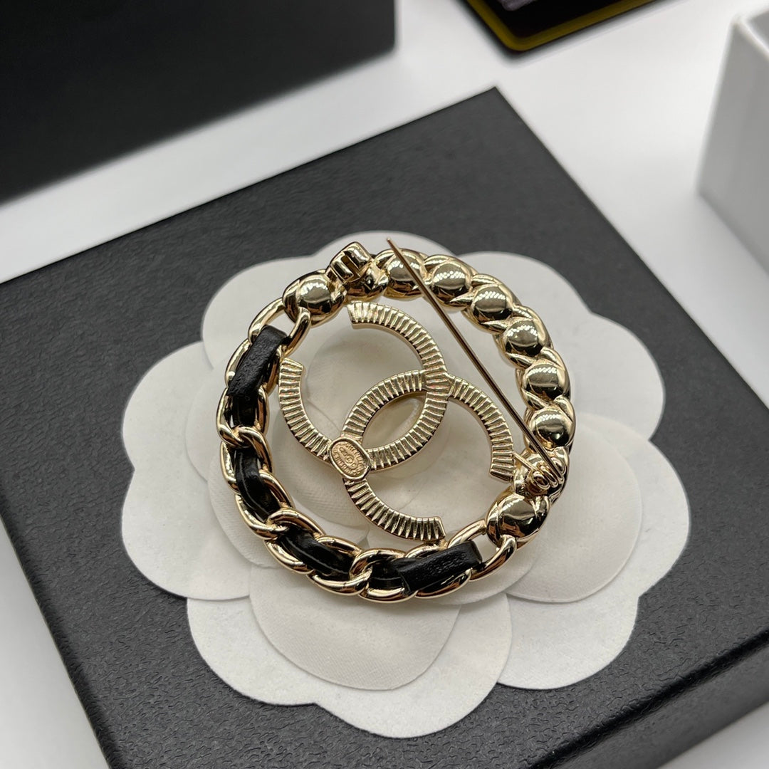 14C893X    Popular Brooch