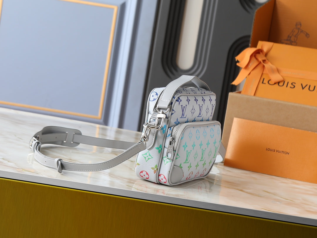 146PE109B Popular leather bag