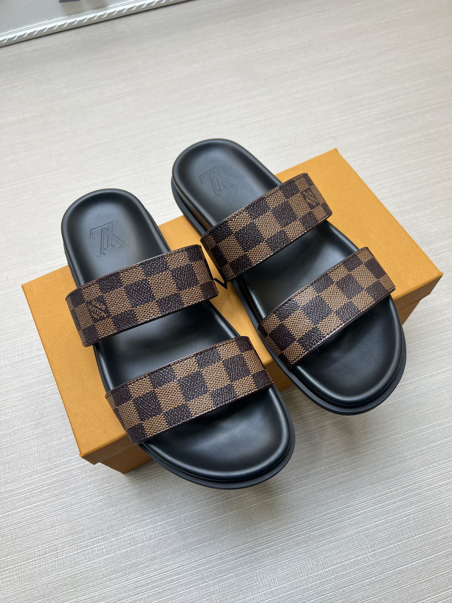 54E60Z Popular slippers