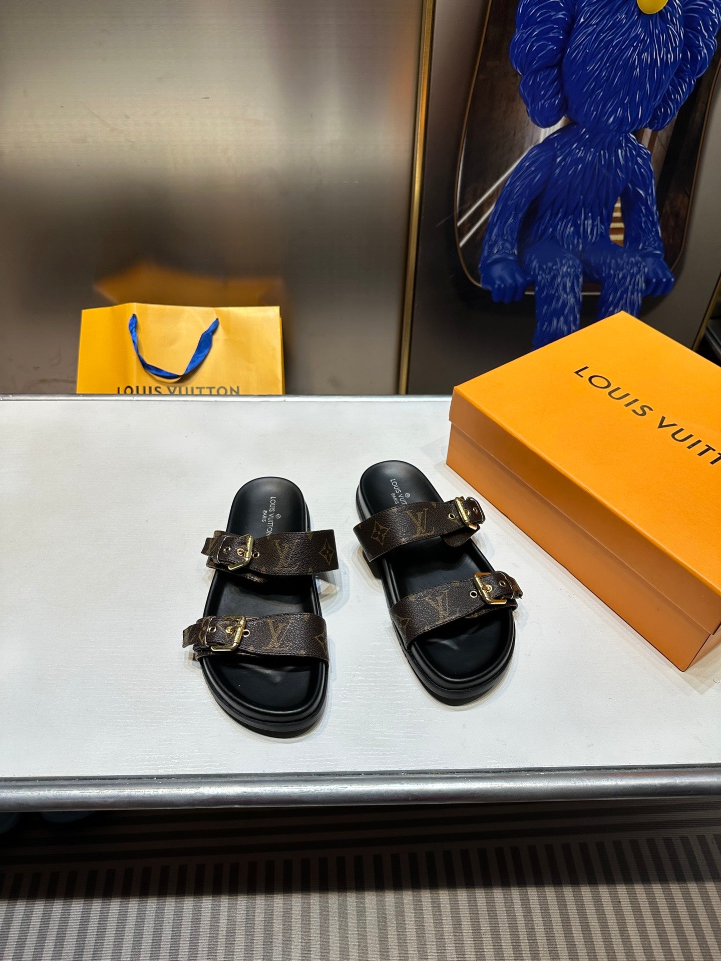 14E10Z Popular sandals