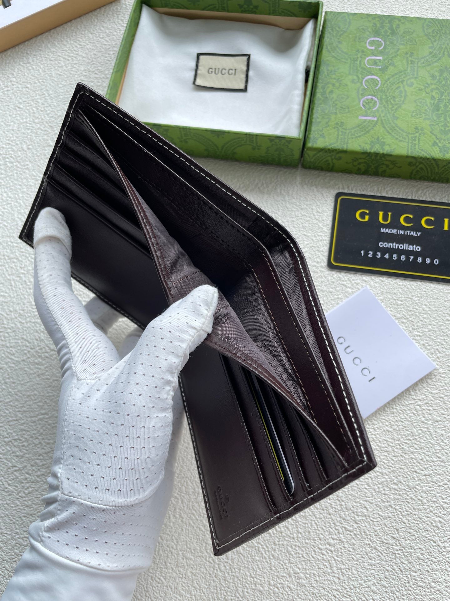 146XB9B Popular leather wallets ( with full packaging )