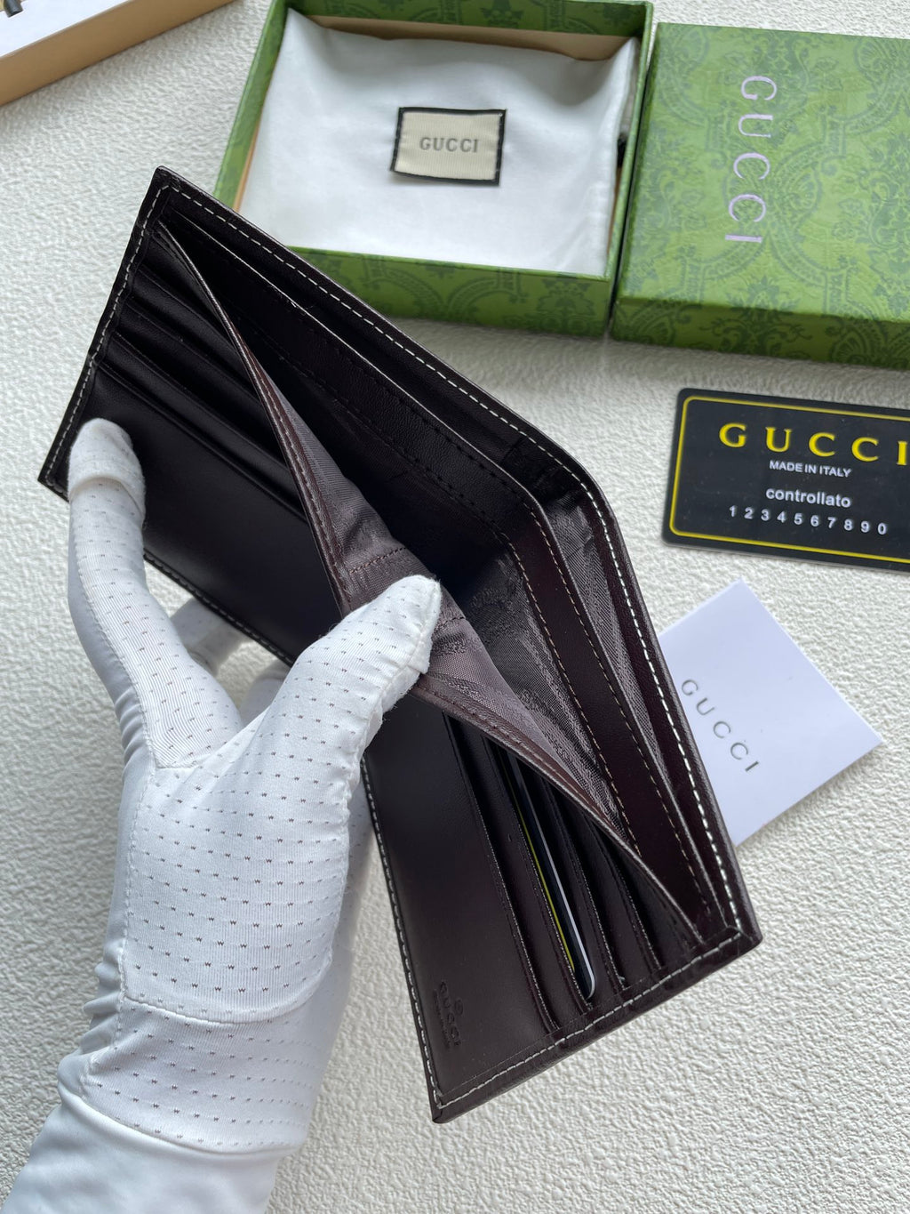 B1X56B9 Popular leather wallets ( with full packaging )