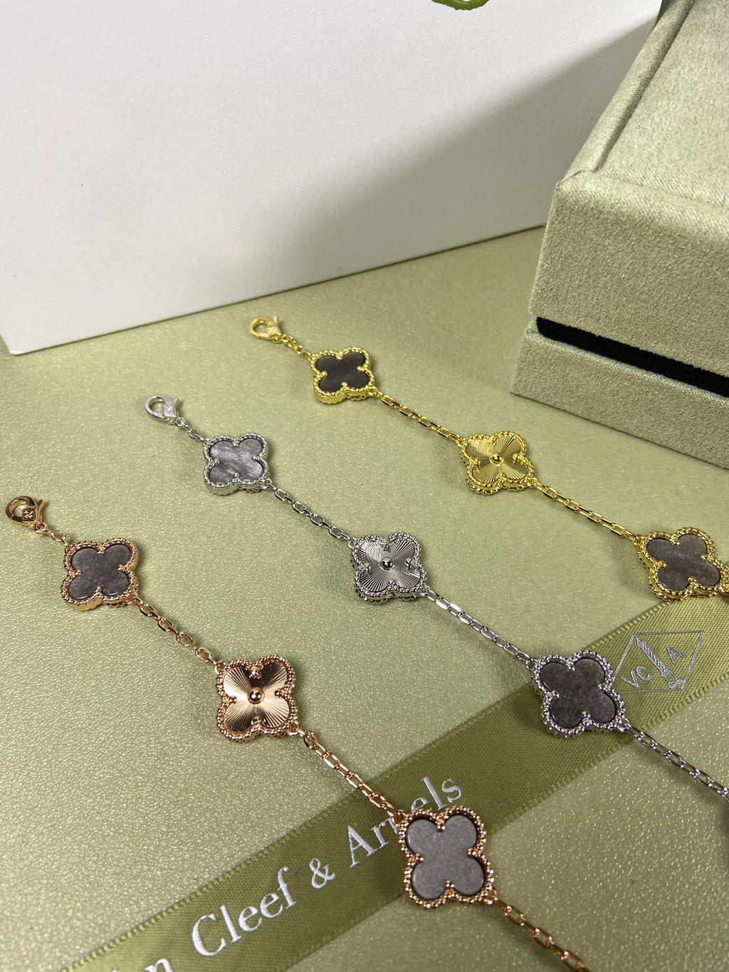 5XVA181K  Popular bracelets  5 flowers normal size1.5cm flower