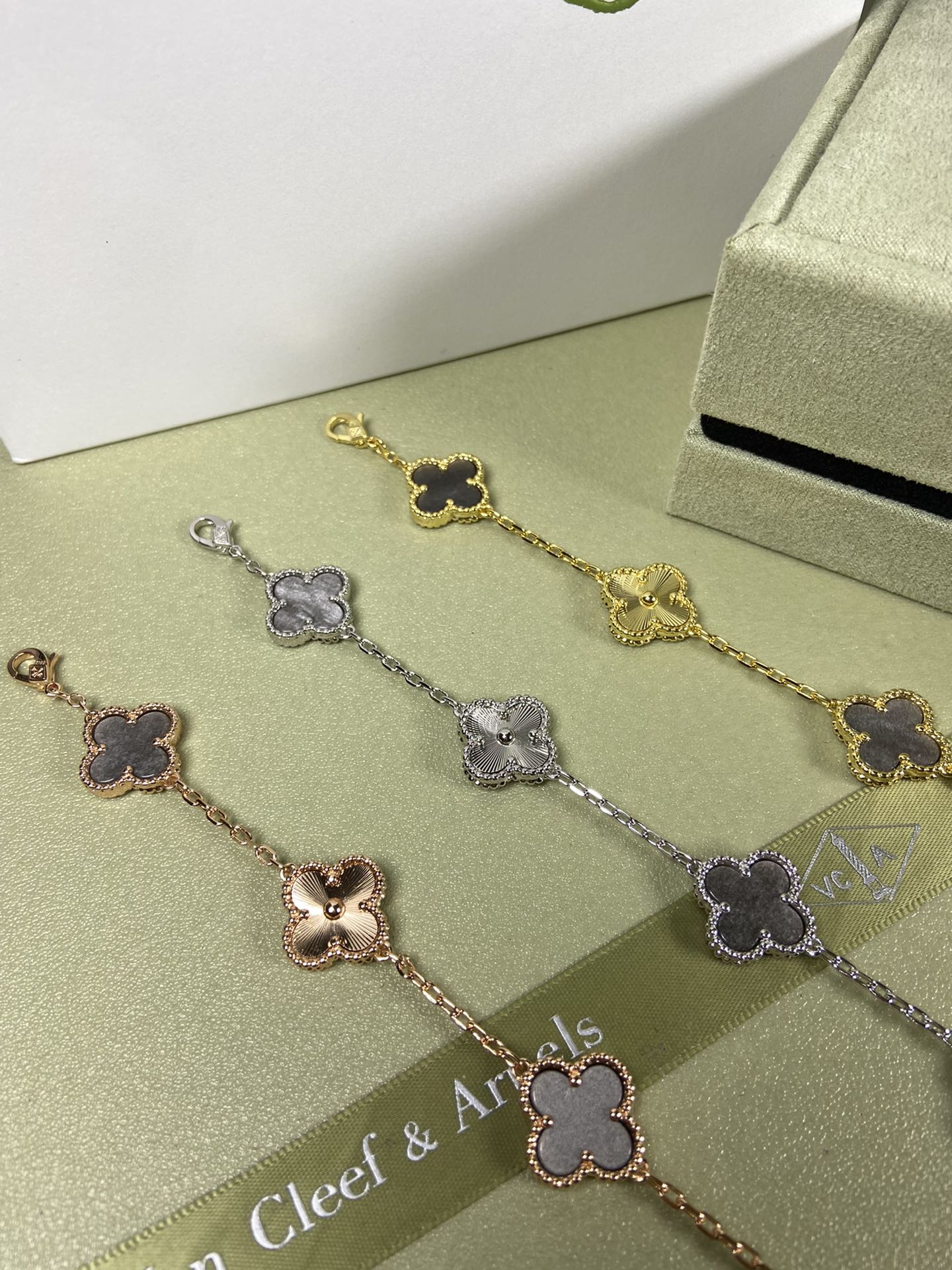 5XVA181K  Popular bracelets  5 flowers normal size1.5cm flower