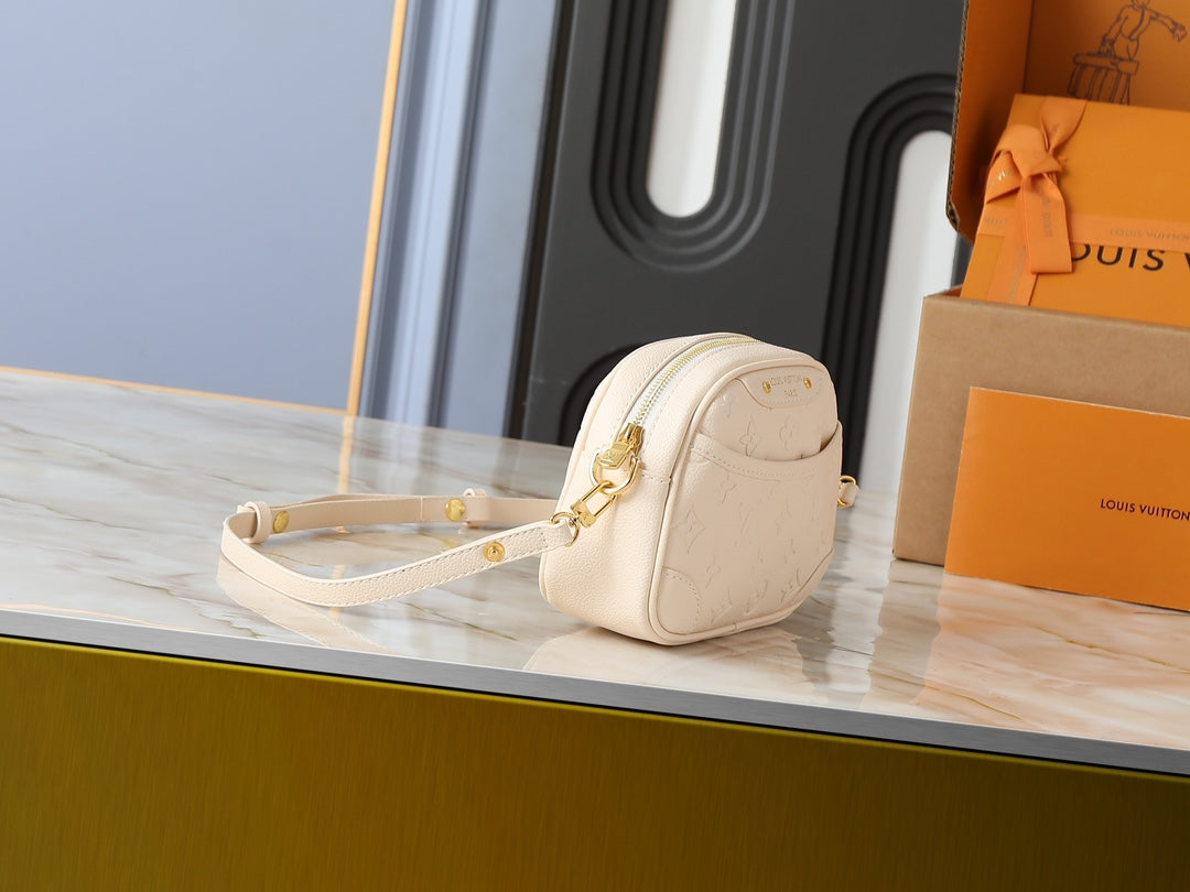 15RE147B Popular leather bag