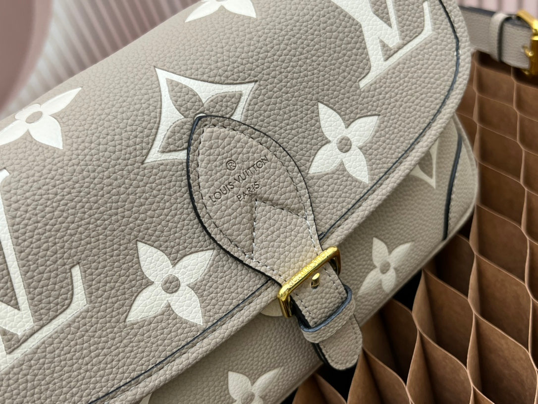 2XE028B Popular leather bag 