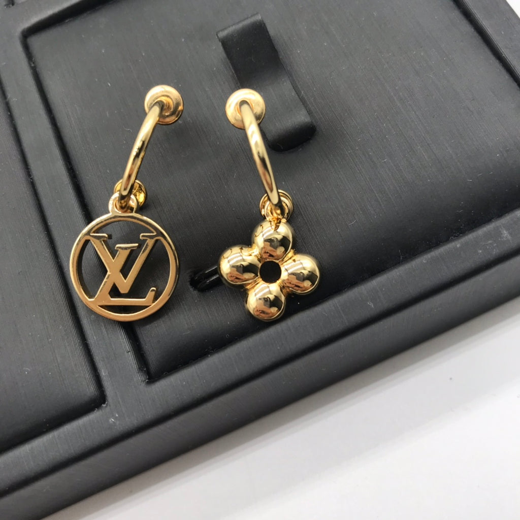 1XE599X  Popular   Earrings Bracelets Necklaces