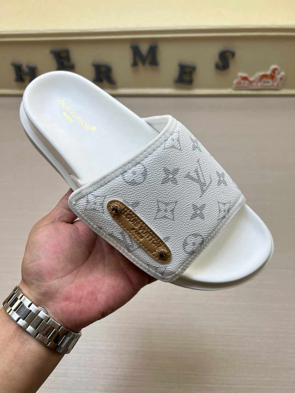 575NE6Z  Popular Slippers