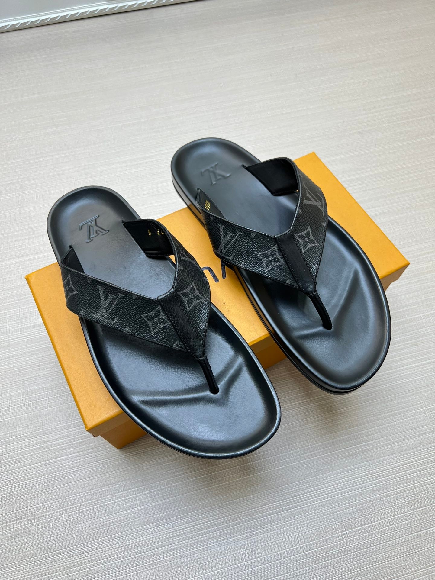 54E86Z Popular slippers