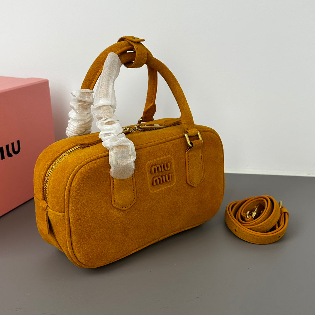 B1P46A149 Popular leather bags(22x10.5x7.5cm)